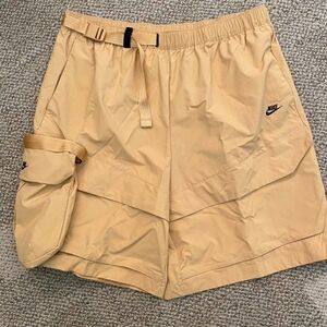 Nike Tech Pack Woven Cargo Shorts Travel Outdoor DM5592 $120 Men's Size Medium